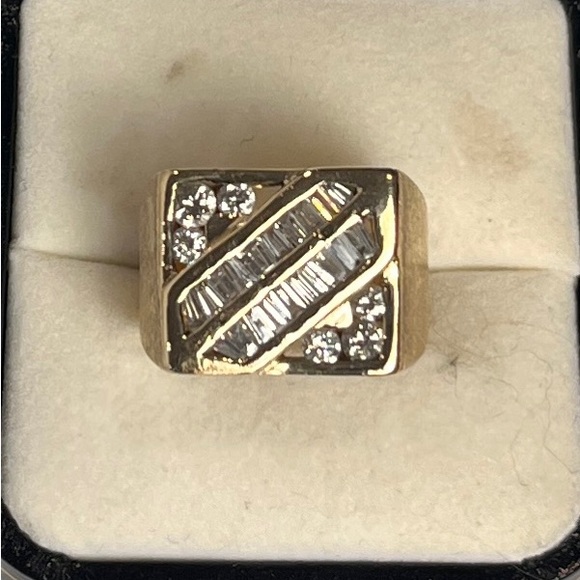 Men’s Diamond Ring - Picture 5 of 7